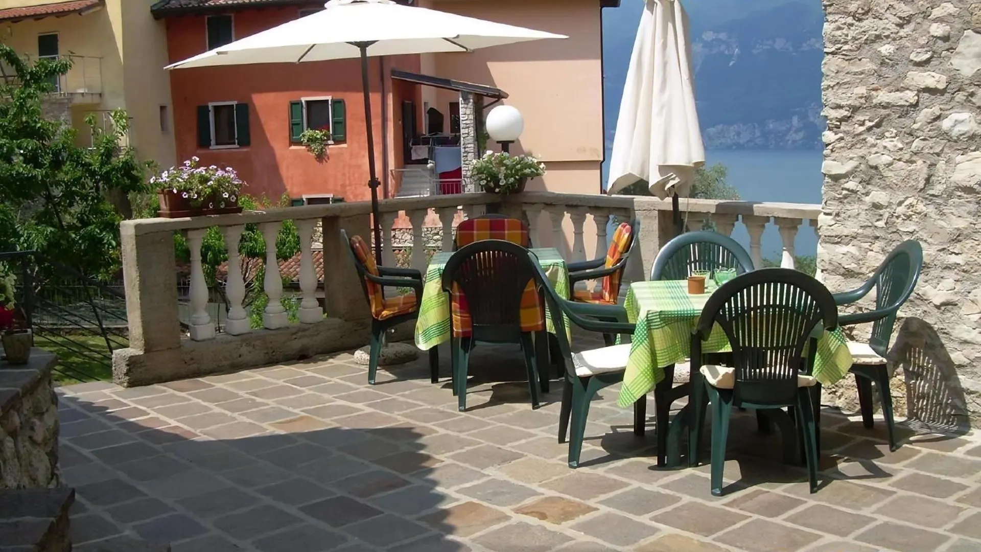 Appartement In Brenzone Sul Garda Mit Grill, Garten Und Terrasse Und Seeblick Sommavilla Apartman