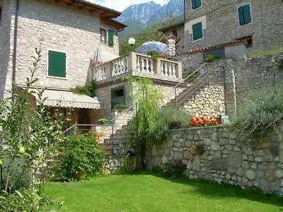 Appartement In Brenzone Sul Garda Mit Grill, Garten Und Terrasse Und Seeblick Sommavilla